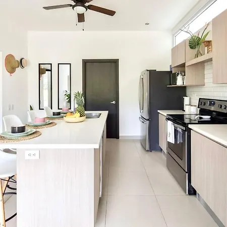 Bright & Airy New Condo, 5 Min Walk To Jaco Beach! Exterior photo