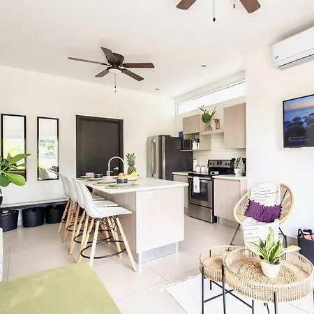 Bright & Airy New Condo, 5 Min Walk To Jaco Beach! Exterior photo