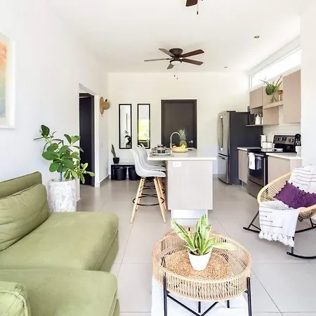 Bright & Airy New Condo, 5 Min Walk To Jaco Beach! Exterior photo