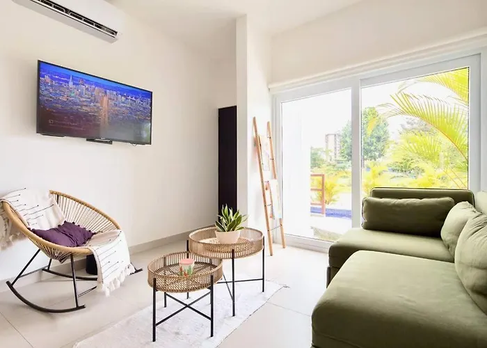Bright & Airy New Condo, 5 Min Walk To Jaco Beach!