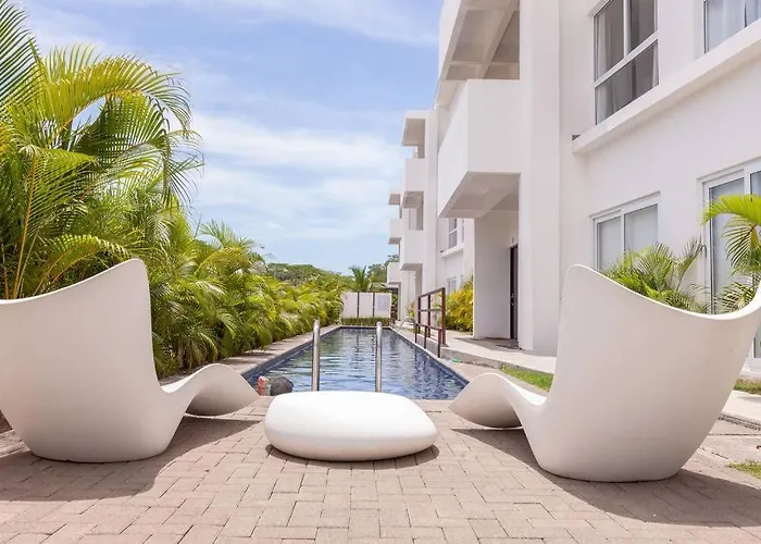 Bright & Airy New Condo, 5 Min Walk To Jaco Beach!