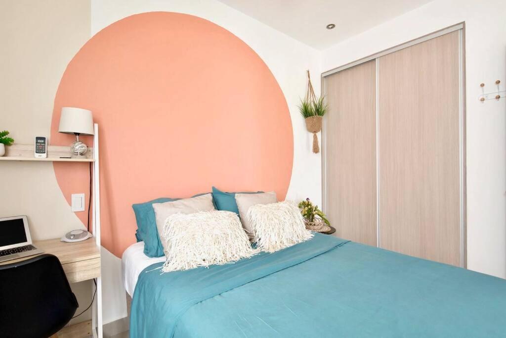 Bright & Airy New Condo, 5 Min Walk To Beach! Apartment