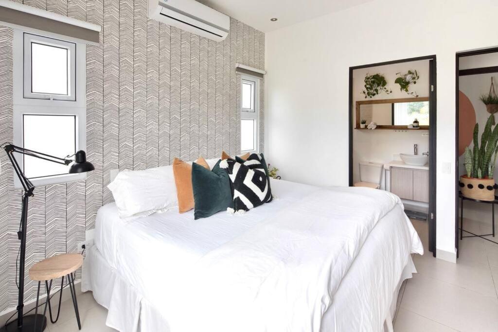 Apartment Bright & Airy New Condo, 5 Min Walk To Beach! Jaco