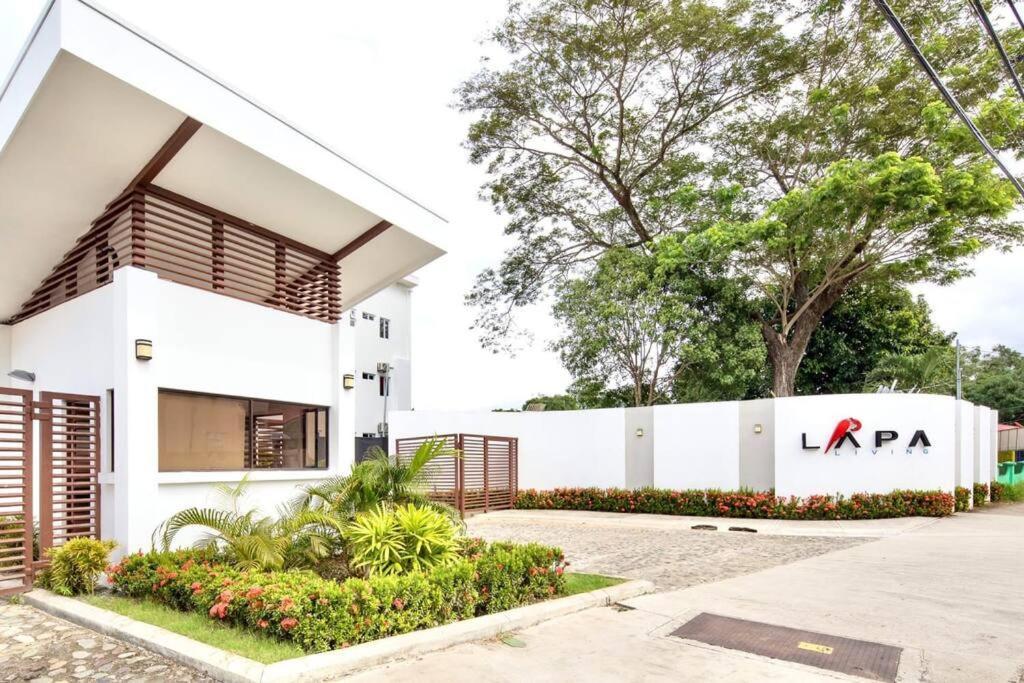 Bright & Airy New Condo, 5 Min Walk To Beach! * Jaco