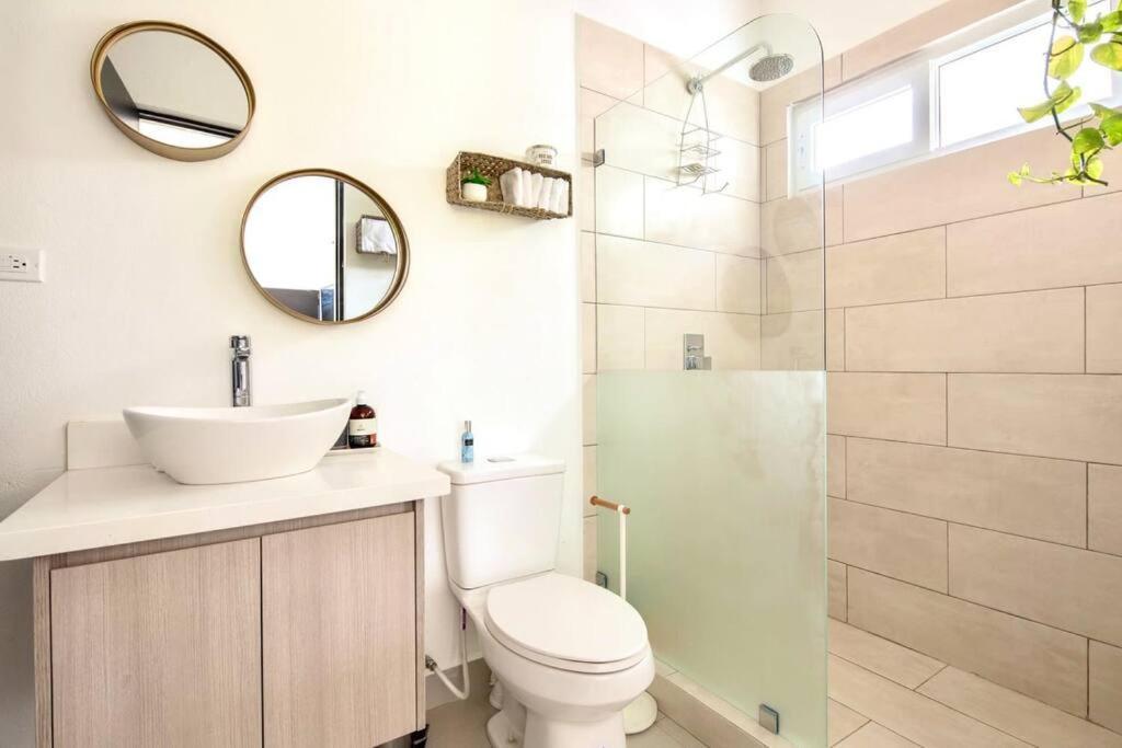Bright & Airy New Condo, 5 Min Walk To Beach! Apartment *
