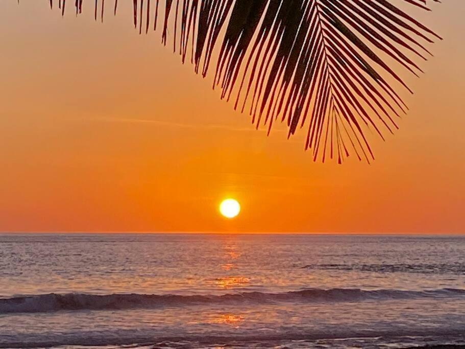 Bright & Airy New Condo, 5 Min Walk To Beach! Jaco