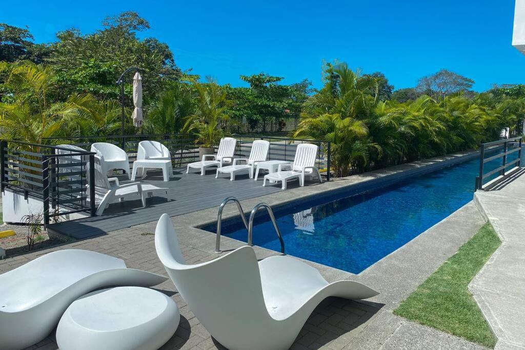 Bright & Airy New Condo, 5 Min Walk To Beach! Jaco
