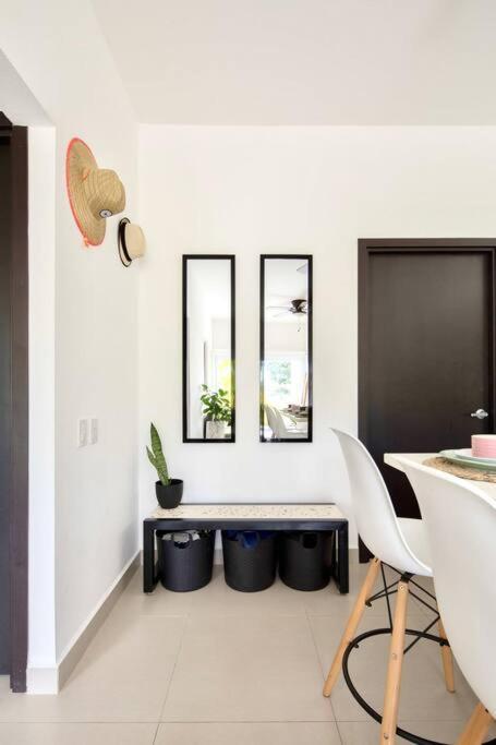 Bright & Airy New Condo, 5 Min Walk To Beach! Apartment