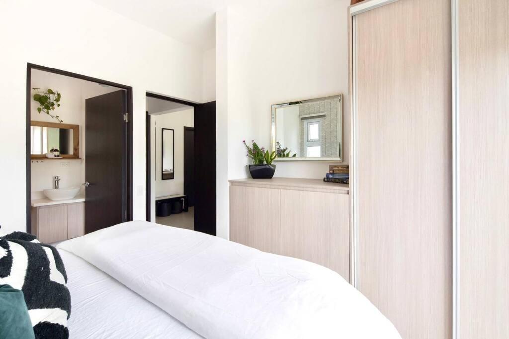Bright & Airy New Condo, 5 Min Walk To Beach! * Jaco