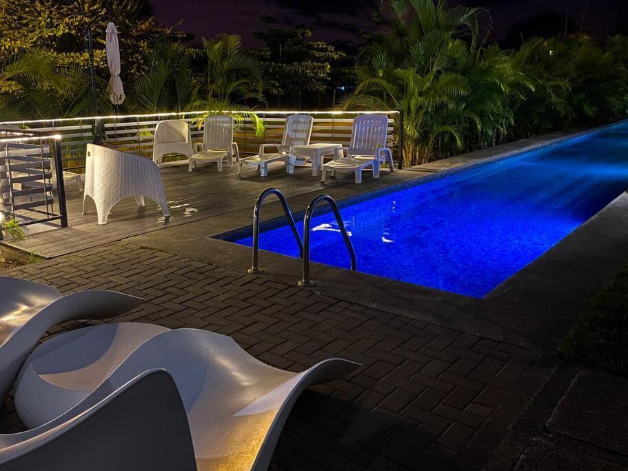 Apartment Bright & Airy New Condo, 5 Min Walk To Beach! Jaco