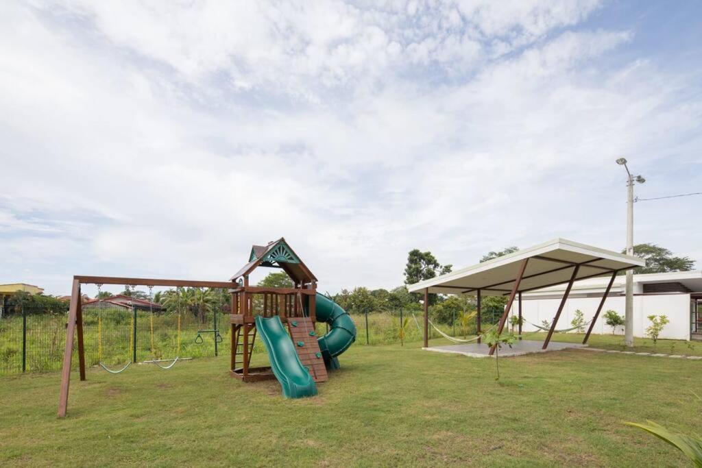 Apartment Bright & Airy New Condo, 5 Min Walk To Beach! Jaco