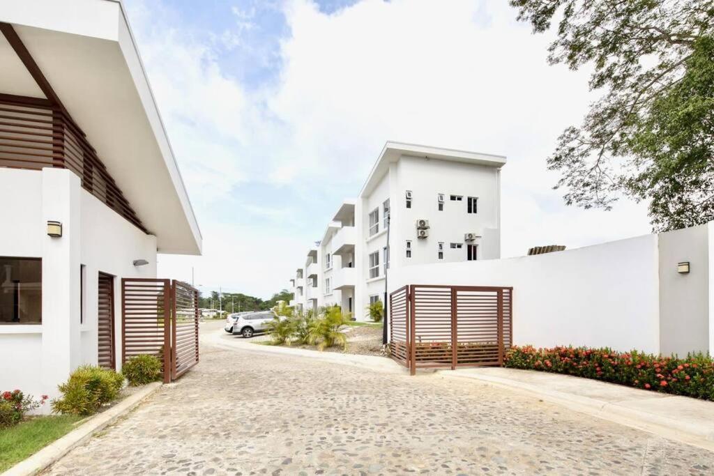 Bright & Airy New Condo, 5 Min Walk To Beach! Jaco